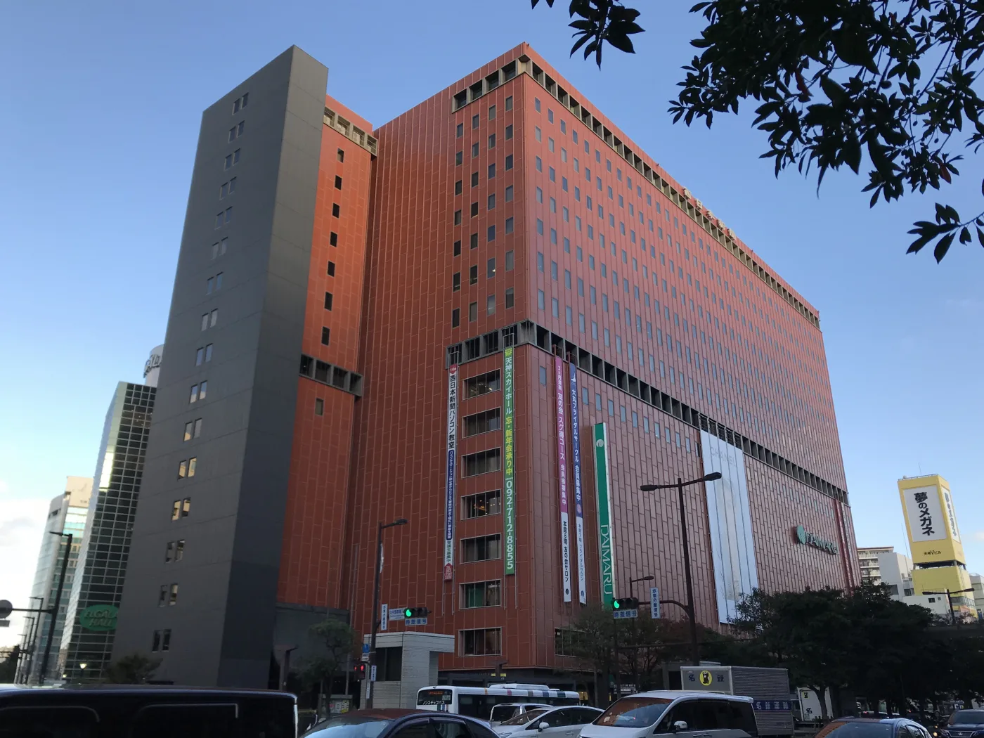 다이마루 후쿠오카 텐진점 백화점 건물 외관